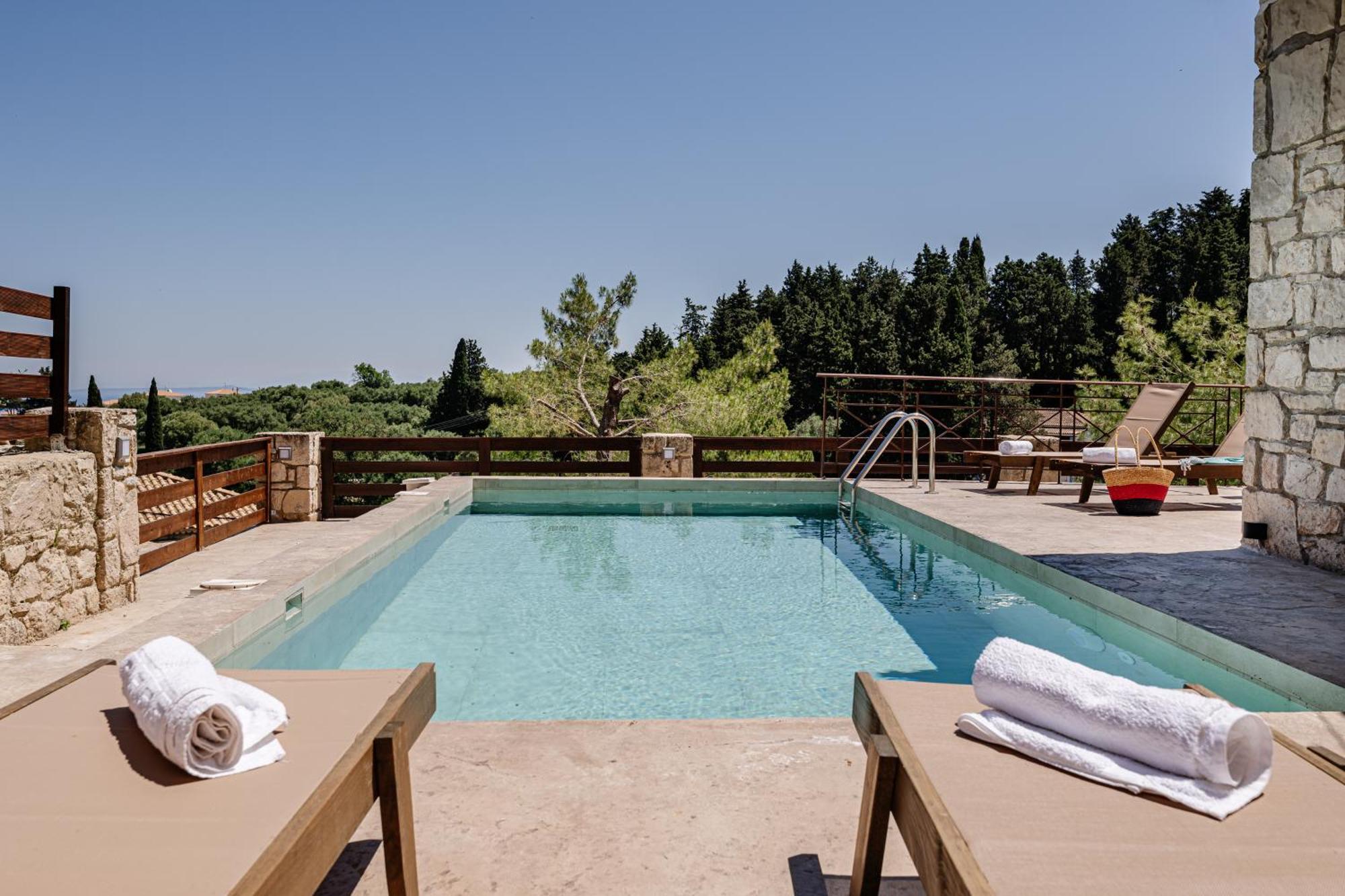 Vozas - Traditional With Great View טרגקי
